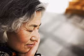 Con trai thu nhập mỗi tháng 20 triệu đồng bị vợ đuổi ra khỏi nhà