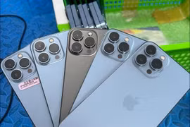 Giá vé máy bay Tết tăng từng ngày, iPhone đời cũ bất ngờ đắt lên