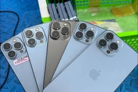 Giá vé máy bay Tết tăng từng ngày, iPhone đời cũ bất ngờ đắt lên