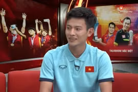 Thủ khoa đại học nhịn đói lên đường chi viện U23 Việt Nam