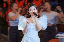 Khét như Dương Hoàng Yến: Cao hứng hát giữa quán nhậu