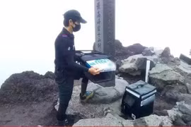 Shipper tận tâm giao pizza lên đỉnh núi, phí ship gấp 10 lần giá bán