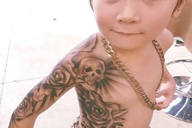 Cậu bé 6 tuổi có hình xăm khủng khiến ai cũng hoảng