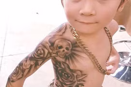 Cậu bé 6 tuổi có hình xăm khủng khiến ai cũng hoảng