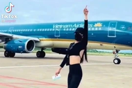 Trào lưu nhảy nhót trên TikTok gây nguy hiểm cho an toàn bay