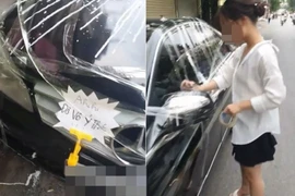 Đỗ ôtô trước cửa nhà, 2 cô gái xử đẹp chiếc xe để dằn mặt tài xế