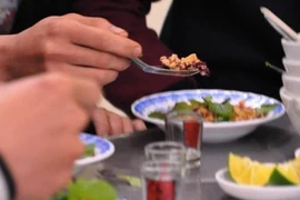 Món hay được mời ăn để may mắn đầu năm, bác sĩ nói nên tránh