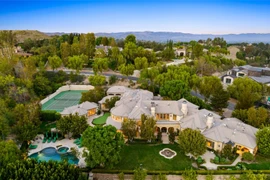 Dinh thự 15 triệu USD của bình luận viên huyền thoại Vin Scully