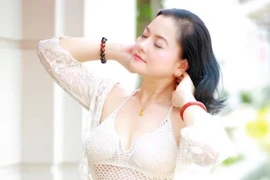 Ngỡ ngàng nhan sắc tuổi 52 của NSND Thu Quế