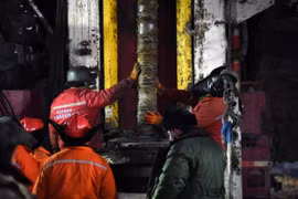 Nỗ lực giải cứu thợ đào vàng mắc kẹt sau sập hầm ở Trung Quốc