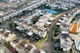 Làng biệt thự trên nóc trung tâm thương mại giữa 'lưng chừng trời'