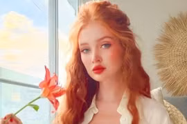 Nhan sắc “siêu thực” của cô gái có mái tóc đỏ đẹp nhất hành tinh