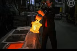 Soi bên trong nhà máy chế tạo động cơ máy bay Nga