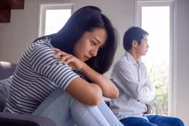 Gọi điện cho chồng, anh nói một câu mà tôi khóc nghẹn