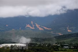 Quảng Trị: Núi Tà Bang nứt dài 200m, di dời khẩn cấp 165 người dân