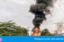 Xe bồn chở xăng phát nổ như bom 