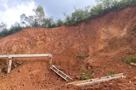 Lạng Sơn: Đang bị công an điều tra, mương thủy lợi tiếp tục gãy, đổ