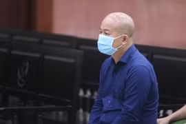 Bị tuyên án chung thân, Út "trọc" đẫn đờ giữa phòng xử án