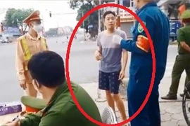 Bác sĩ BV Tai Mũi Họng Trung ương xin lỗi vì không đeo khẩu trang ra đường