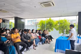 Shark Thủy và BLĐ Apax Leaders đối thoại với phụ huynh ở TP HCM