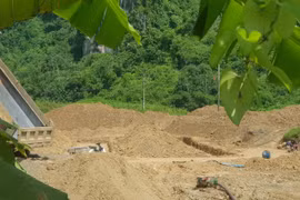 Hòa Bình: Xây dựng công trình nông thôn mới bằng đất “lậu”?