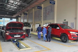 Các trung tâm đăng kiểm gồng mình phục vụ người dân