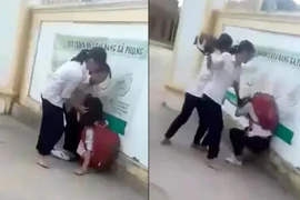 Hai nữ sinh lớp 8 bị bạn học đánh hội đồng, quay clip