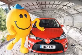 Toyota Yaris độc nhất vô nhị “cười rụng rốn” khi bị cù