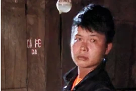 Bé gái dùng điện thoại quay hình 'yêu râu xanh' rồi báo công an