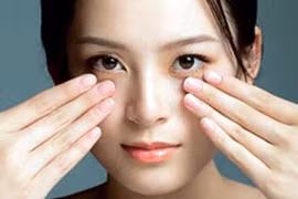 Video: Ấn vài huyệt vị sau, nếp nhăn, quầng thâm sẽ biến mất