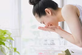 Video: Học gái Hàn massage mặt để da luôn tươi trẻ mịn màng