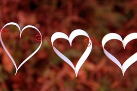 Video: Tình cảm nằm giữa tình yêu và tình bạn nên gọi là gì?