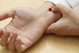 Video: 8 huyệt vị là chìa khóa cứu mạng người lúc nguy nan