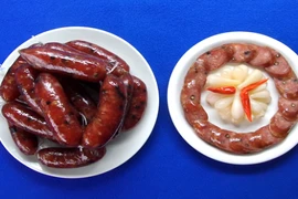 Video: Tự làm lạp xưởng tươi ngon đỏ đẹp, tưởng khó mà dễ đến không ngờ