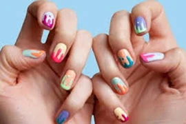 Video: Xem những hình ảnh này, các cô nàng còn muốn sơn móng tay gel?