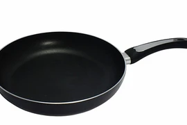 Video: Cách “biến” chảo thường thành chảo chống dính chỉ sau 1 phút