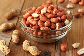 Video: “Quả trường sinh” ngăn ngừa ung thư bán đầy đường ở Việt Nam