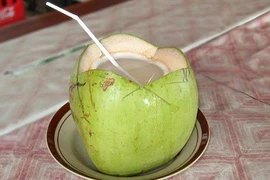 Video: Cho thứ này vào nước dừa, công dụng sẽ tăng lên 10 lần