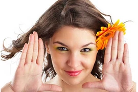 Video: 10 cách hiệu quả để làm cho khuôn mặt trông trẻ lại một lần nữa