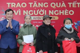 ROX Group trao tặng hơn 3.000 suất quà tết cho người nghèo