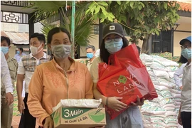 Nova Group tặng quà Tết cho hộ nghèo Đồng Tháp: Thắp lên những niềm vui