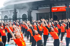 500 người đồng diễn Yoga chào mặt trời tại Fansipan