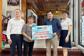 BIC chi trả hơn 1 tỷ đồng bảo hiểm cho khách hàng vay vốn tại BIDV Nam Hà Nội