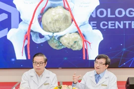 “Chiến dịch” ngoạn mục giải cứu chàng trai 19 tuổi khỏi khối u xương khổng lồ