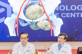 “Chiến dịch” ngoạn mục giải cứu chàng trai 19 tuổi khỏi khối u xương khổng lồ