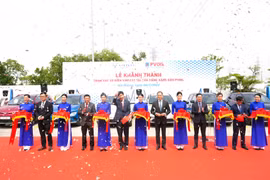 Khánh thành trạm sạc xe điện VinFast đầu tiên tại của hàng xăng dầu PVOIL