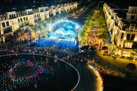 Sóng nhạc hòa nhịp sóng biển, MerryLand Quy Nhơn bùng nổ trong đêm nhạc