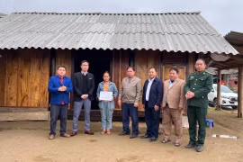 Bàn giao 10 ngôi nhà tình nghĩa cho người dân xã biên giới Na Ngoi