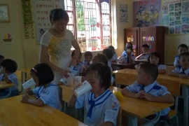 Sữa học đường: Niềm vui cho lứa tuổi vàng