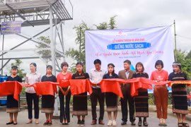 Người dân Mang Yang hân hoan đón nguồn nước sạch về bản làng